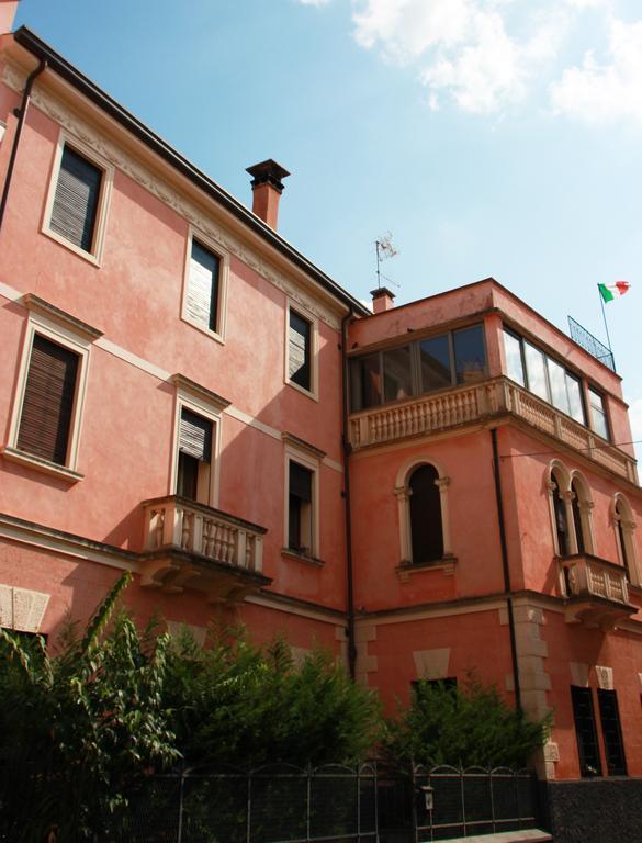 Inchiostro Rooms&breakfast Couette-café 3*